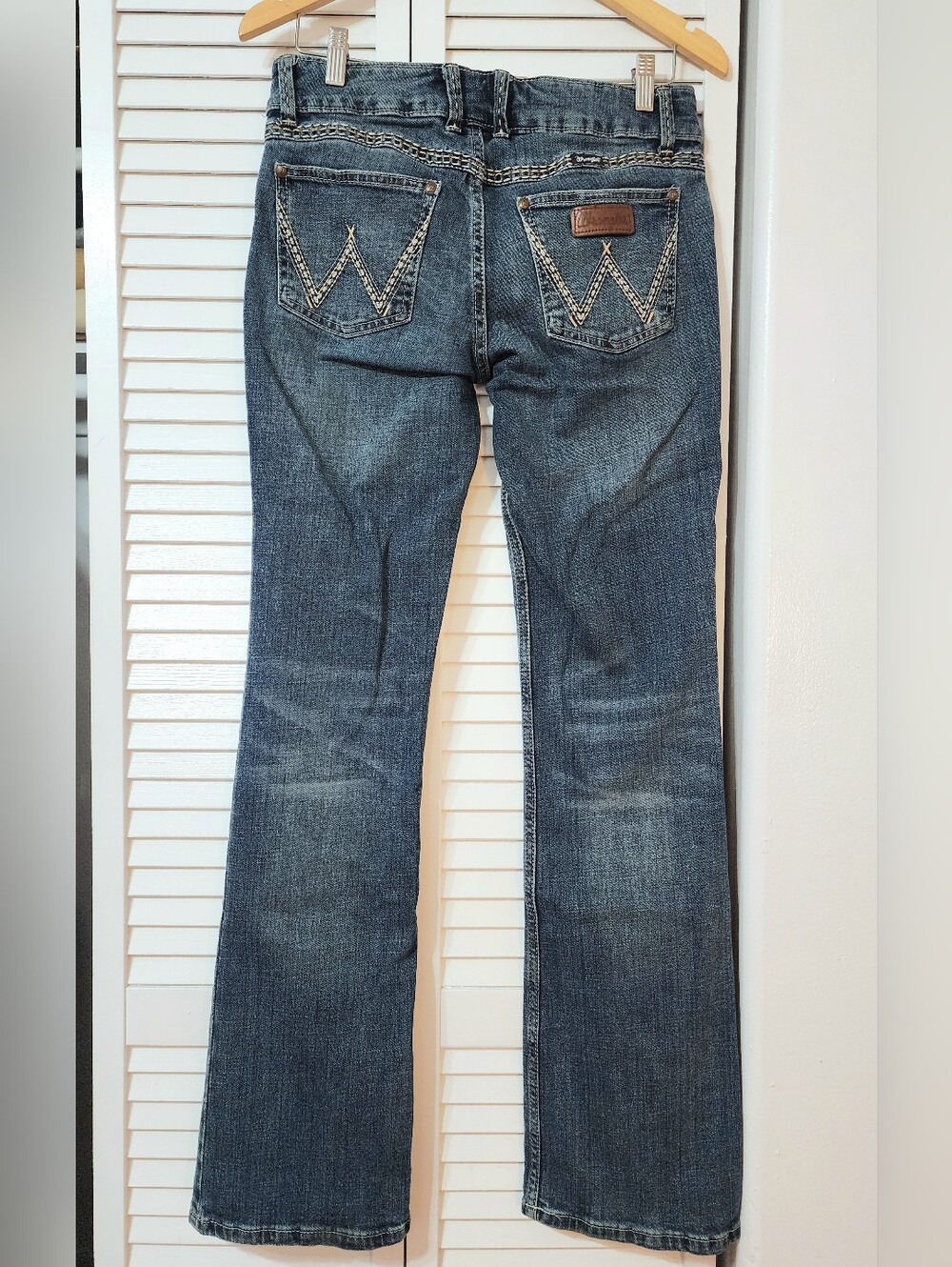 Wrangler Women's Blue Bootcut Jeans w/ contrast stitching - Picture 1 of 7